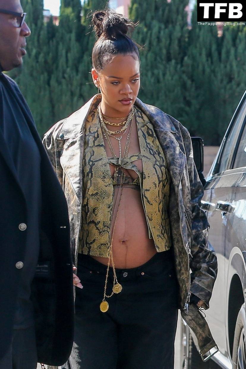 Rihanna Sexy Boobs 3