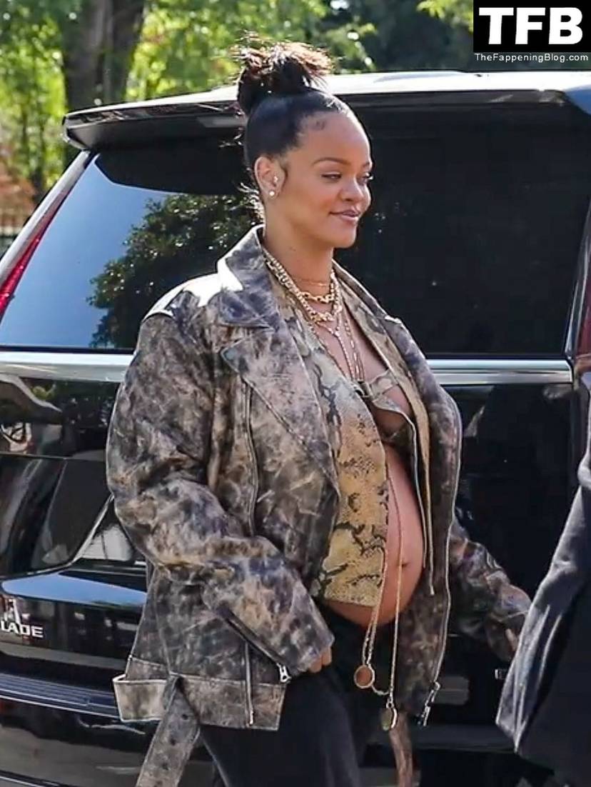 Rihanna Sexy Boobs 58