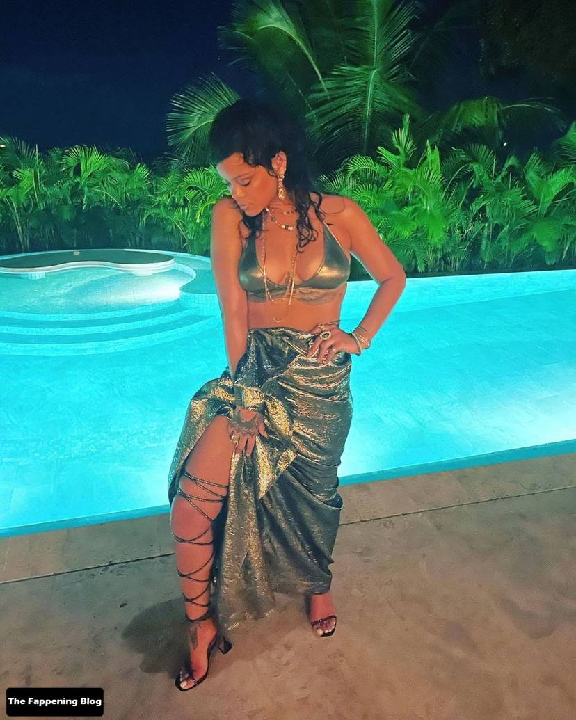Rihanna Nude Sexy 15