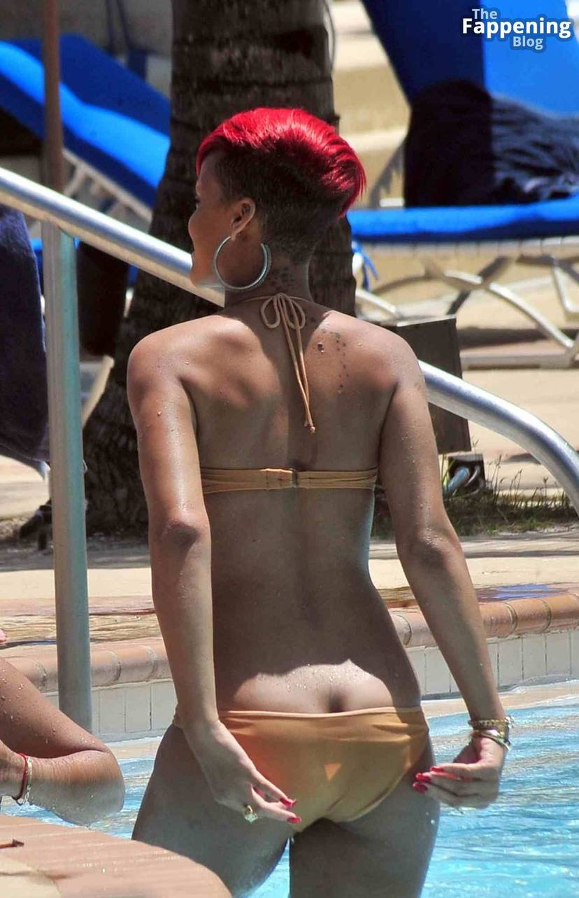 Rihanna Nude Sexy 18