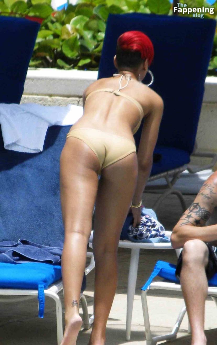Rihanna Nude Sexy 21