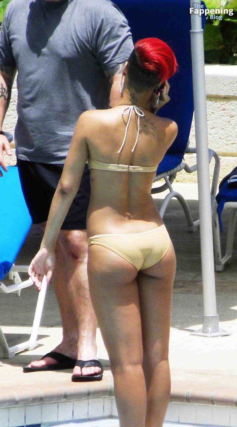 Rihanna Nude Sexy 22