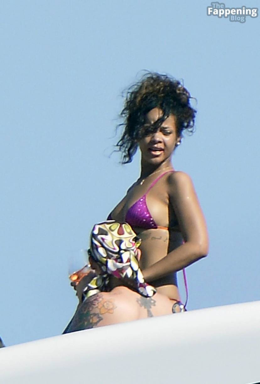 Rihanna Nude Sexy 24