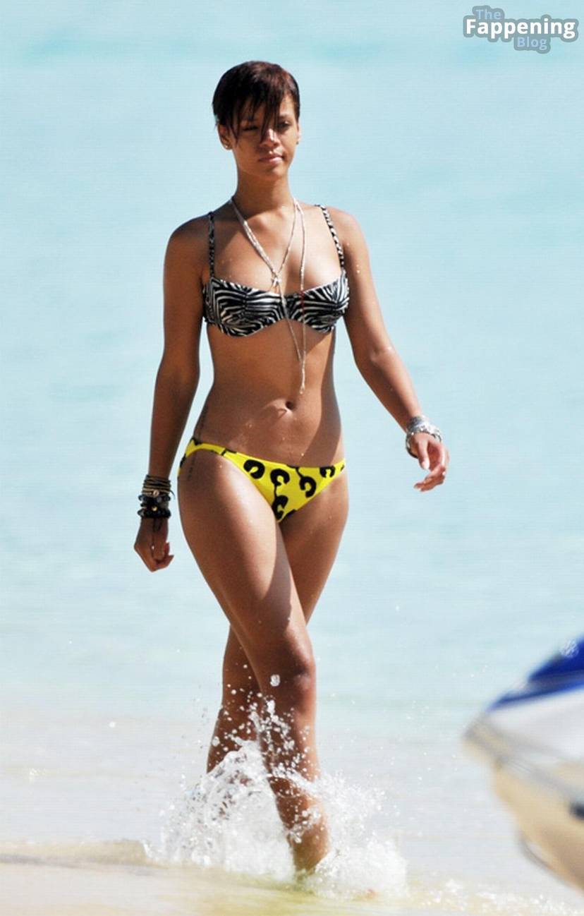 Rihanna Nude Sexy 33