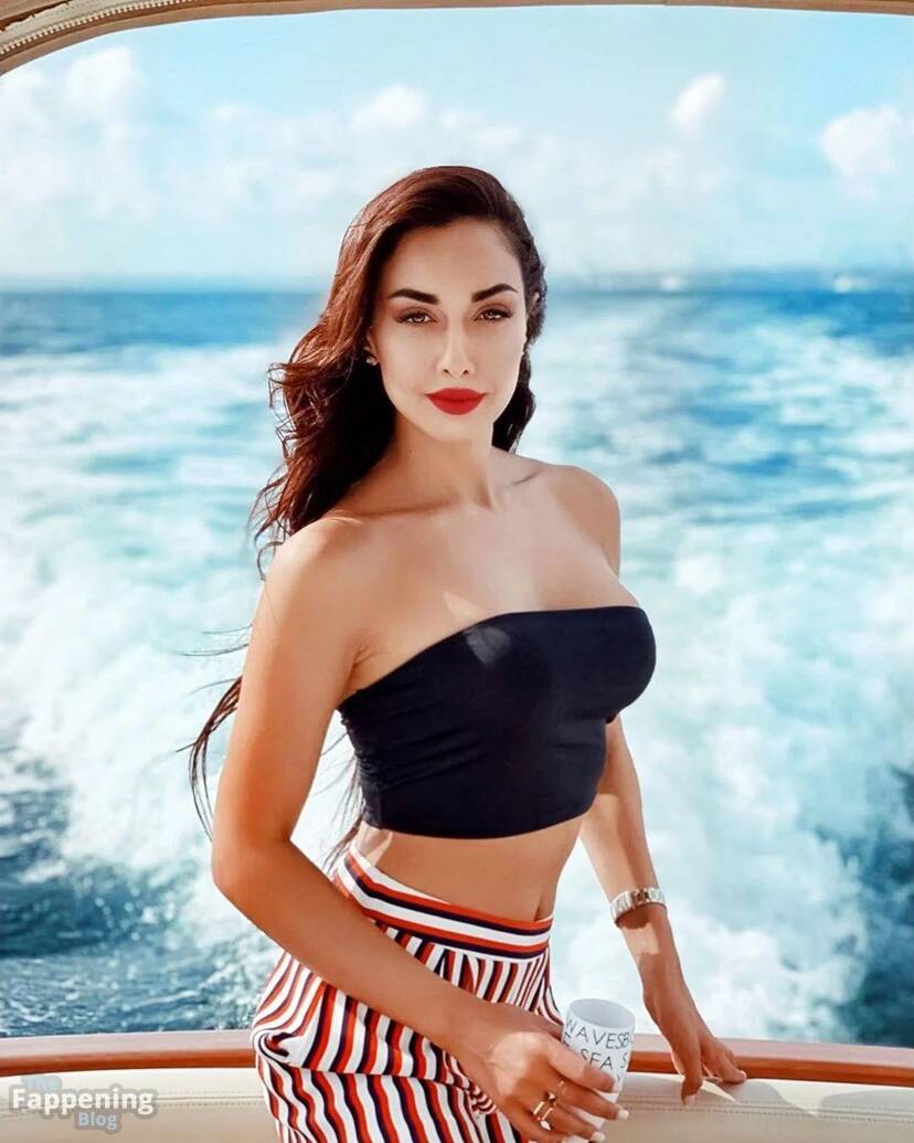 Sadaf Taherian Sexy 1