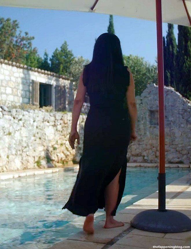 Salma Hayek Nude Sexy Leaked 146