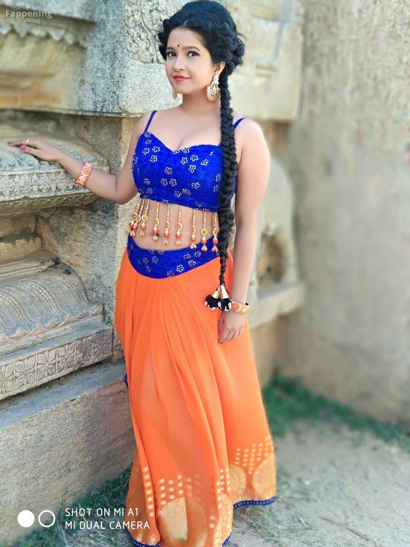 Shubha Poonja Sexy 1