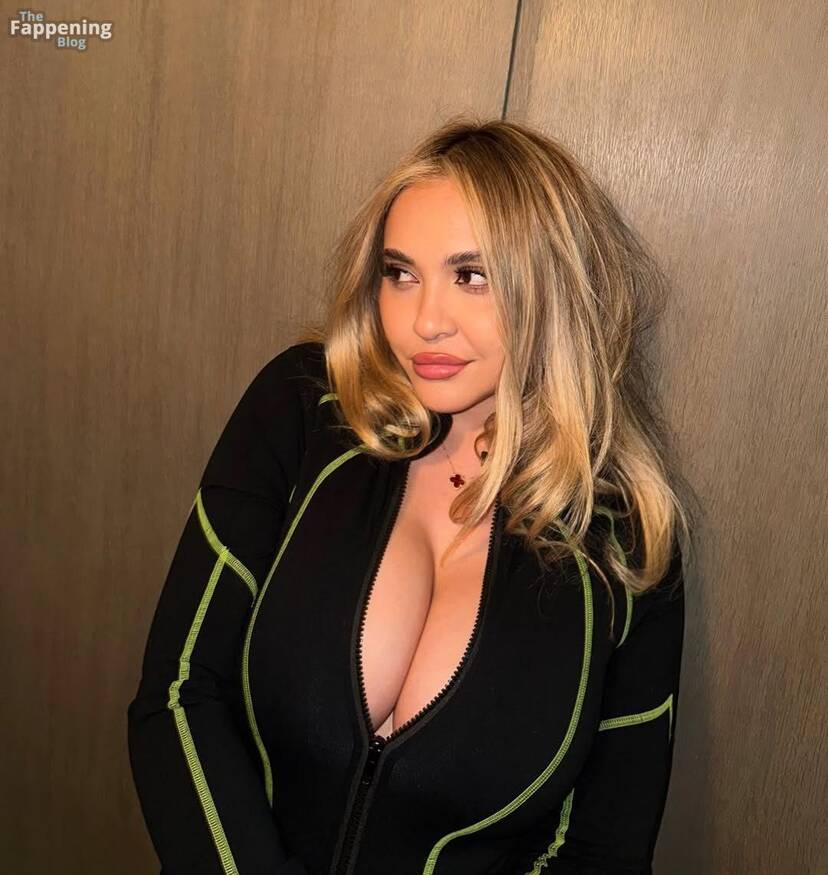 Stella Hudgens Tits 1