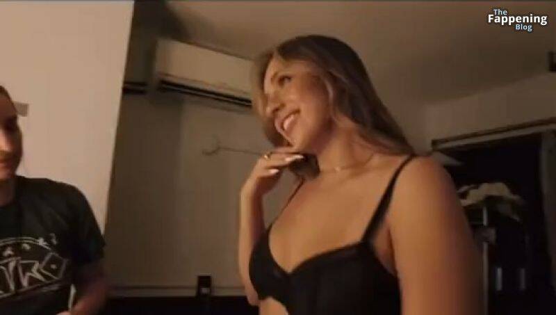 Tate McRae Tits 1