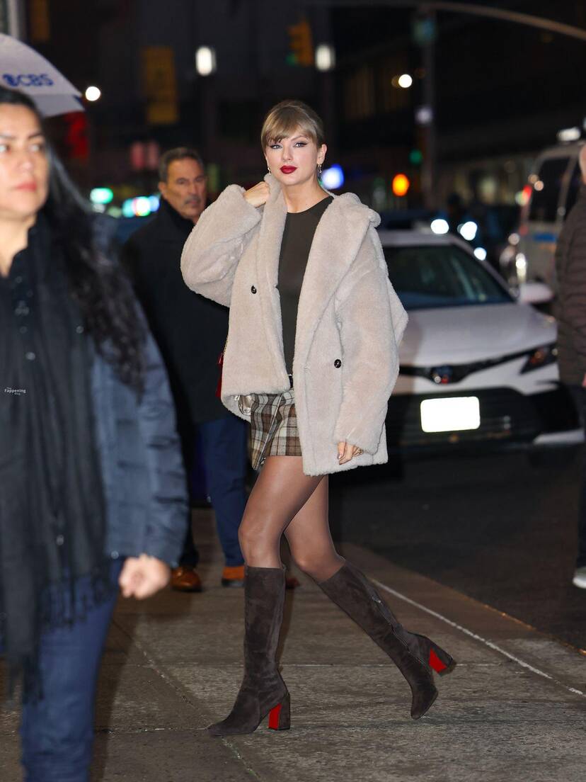 Taylor Swift Sexy 1