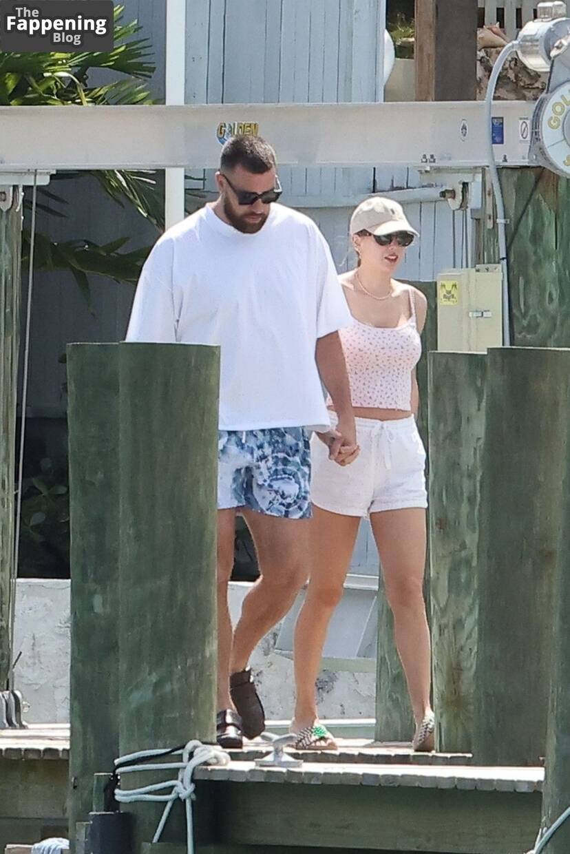 Taylor Swift Sexy 1