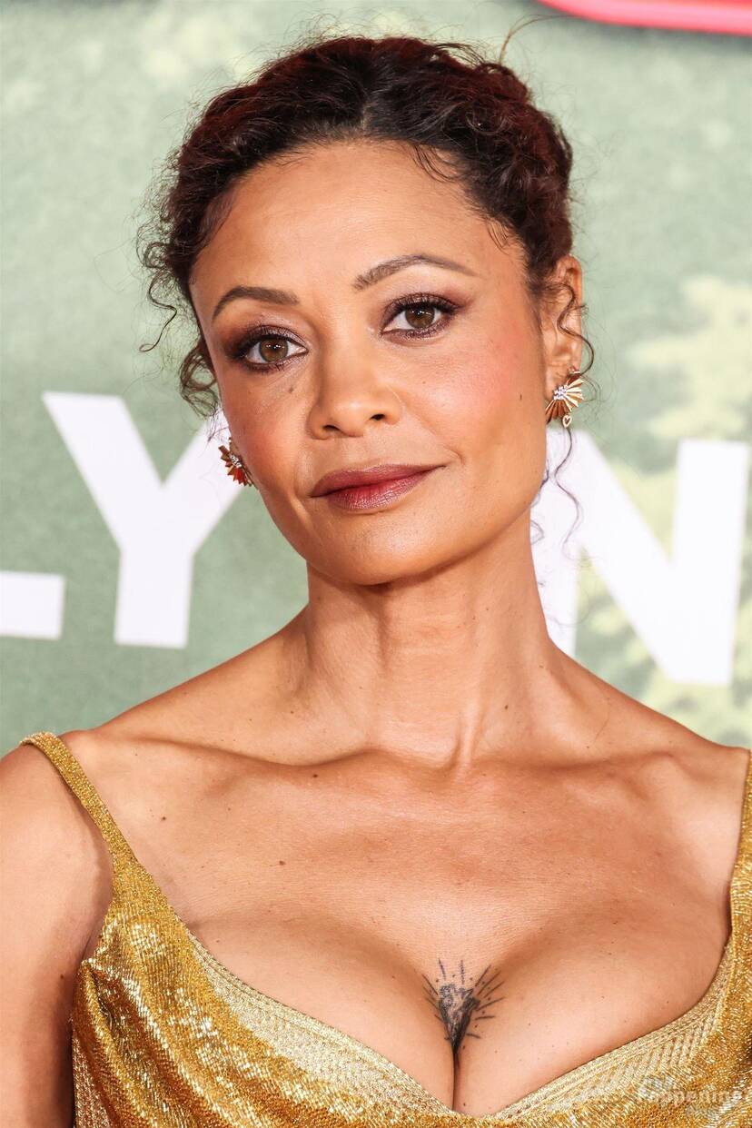 Thandie Newton Cleavage 1