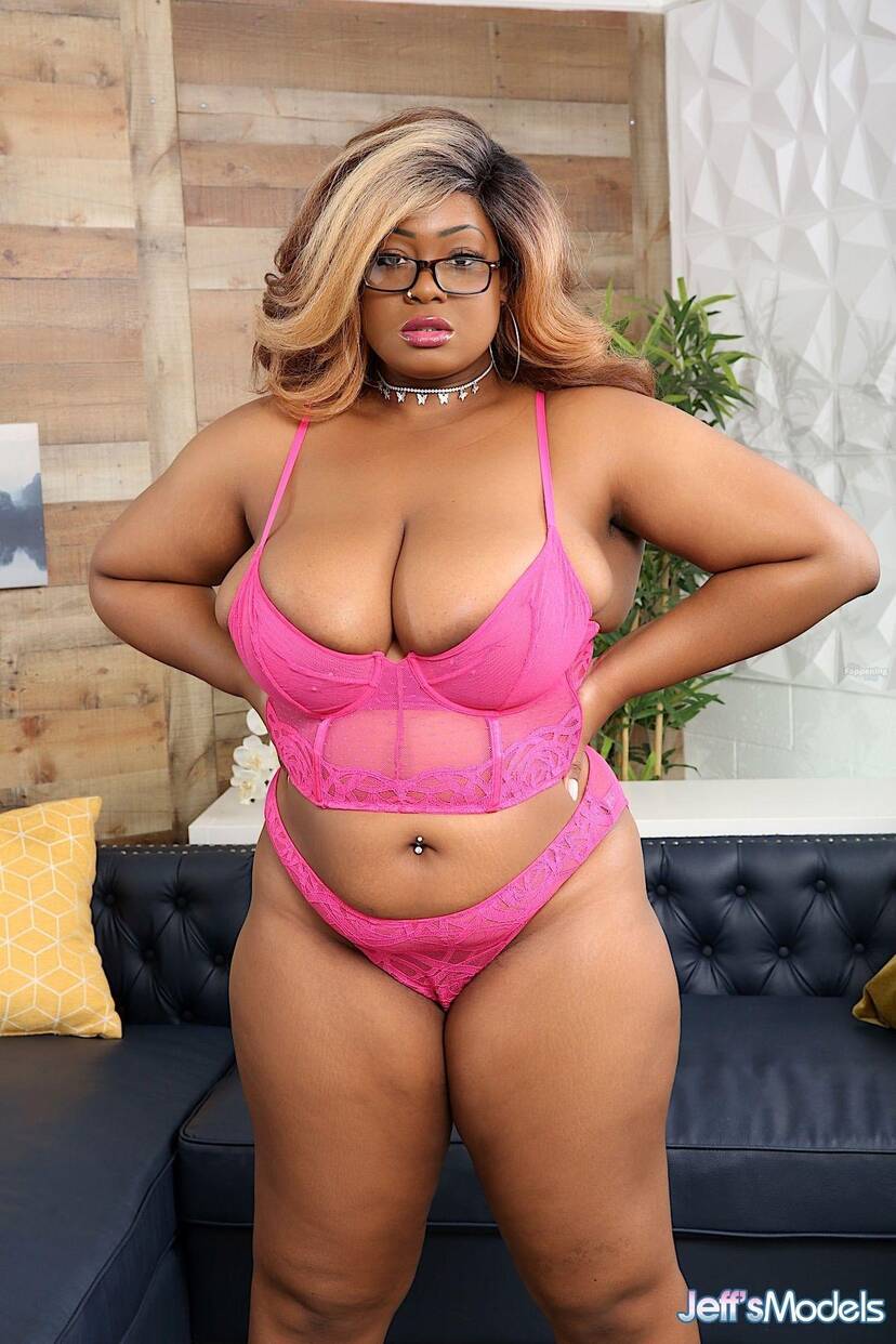 Tiffany Valentine Naked Sexy 1