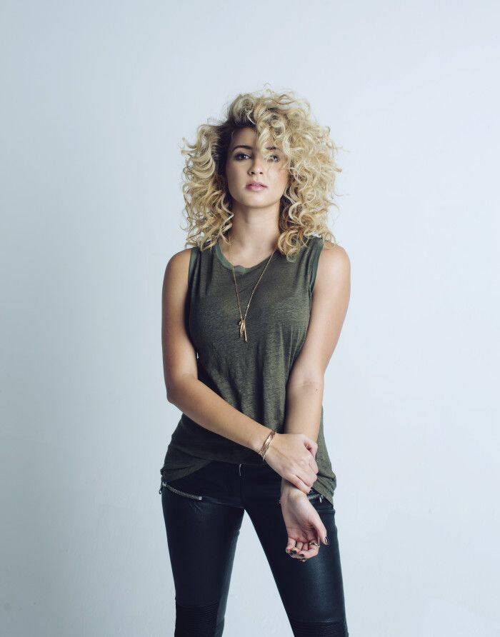Tori Kelly Sexy 1