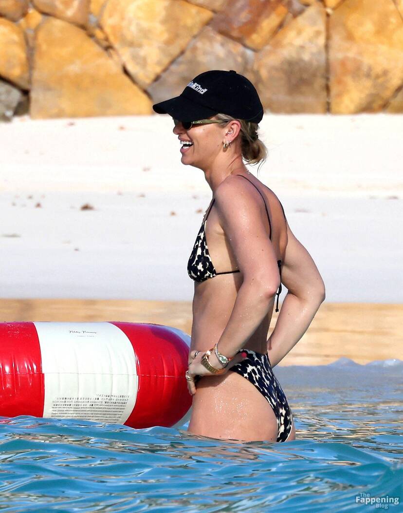 Vogue Williams Sexy Bikini 1
