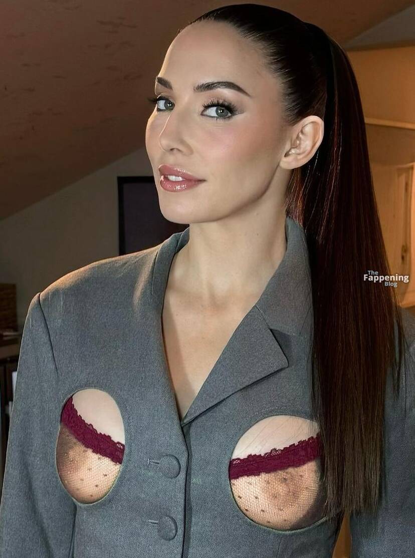 Whitney Cummings Nude Tits 1