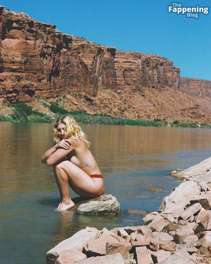 Willow Shields Topless 1