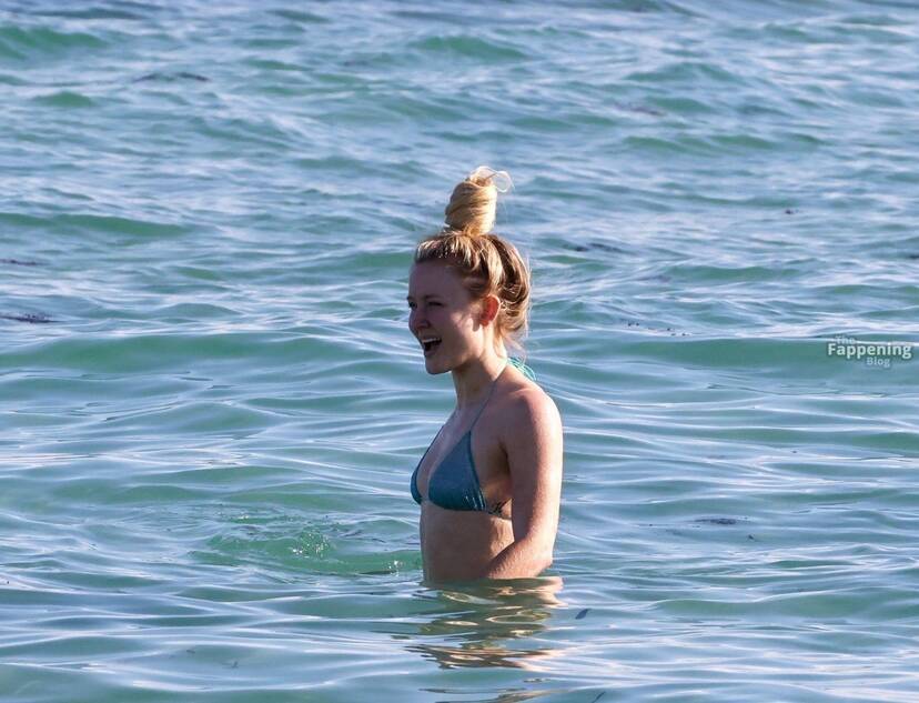 Zara Larsson on Beach 1